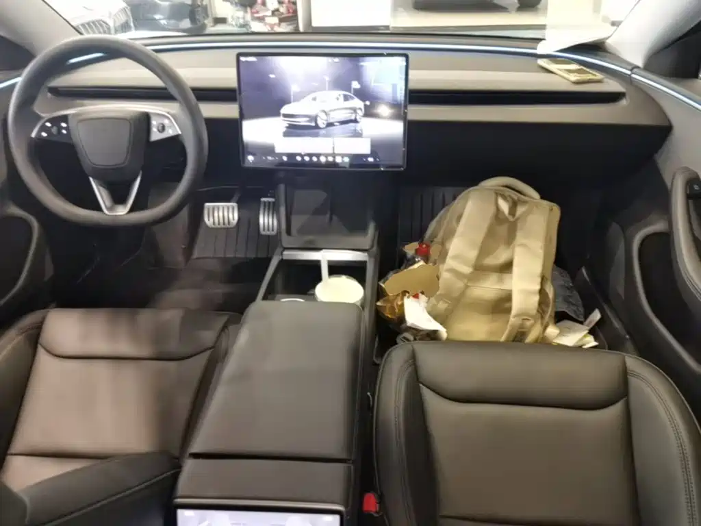 Tesla Model 3 — миниатюра 10