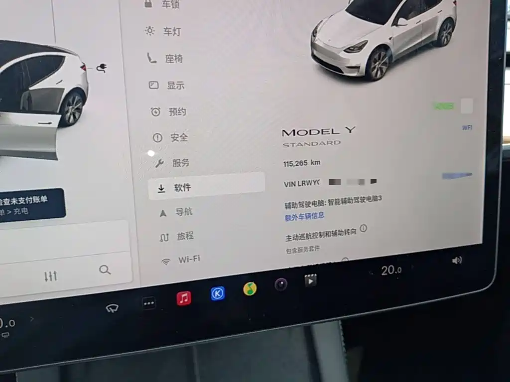 Tesla Model Y — миниатюра 12