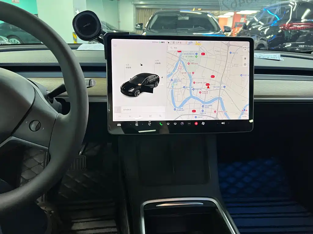 Tesla Model 3 — миниатюра 6