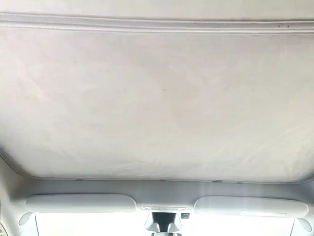 Tesla Model Y — миниатюра 18