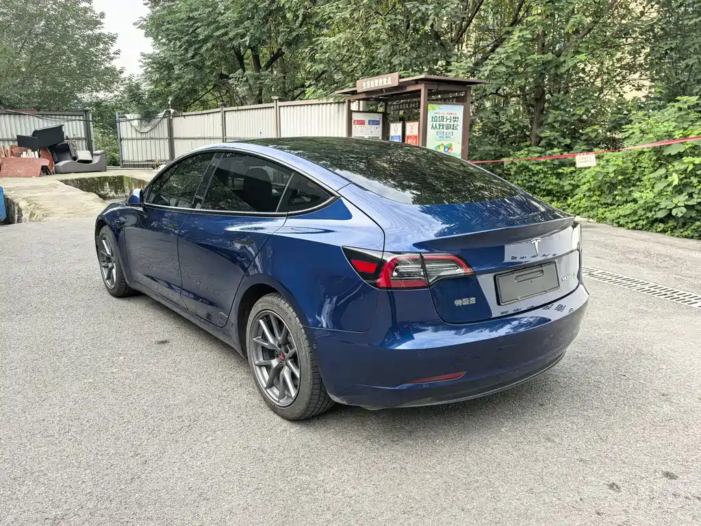 Tesla Model 3 — миниатюра 6