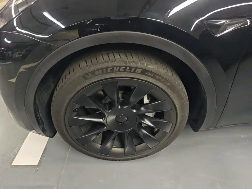 Tesla Model Y — миниатюра 23