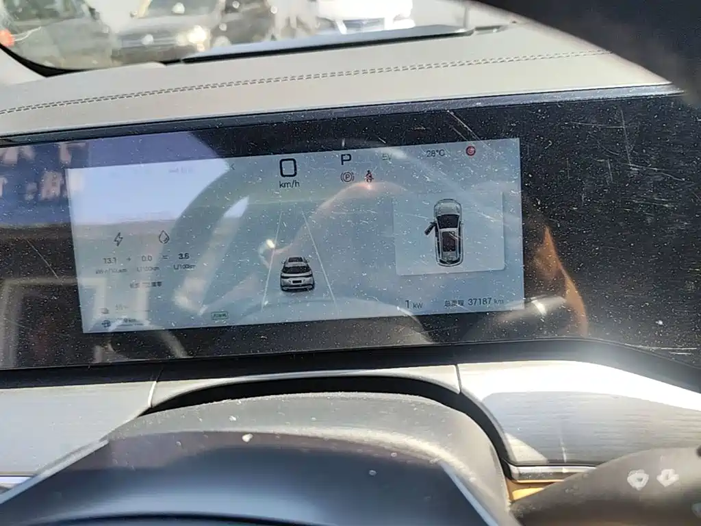 BYD L DM-i — миниатюра 12