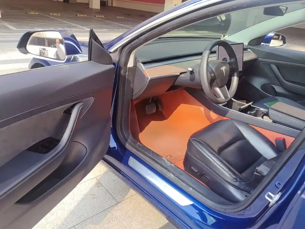 Tesla Model 3 — миниатюра 16