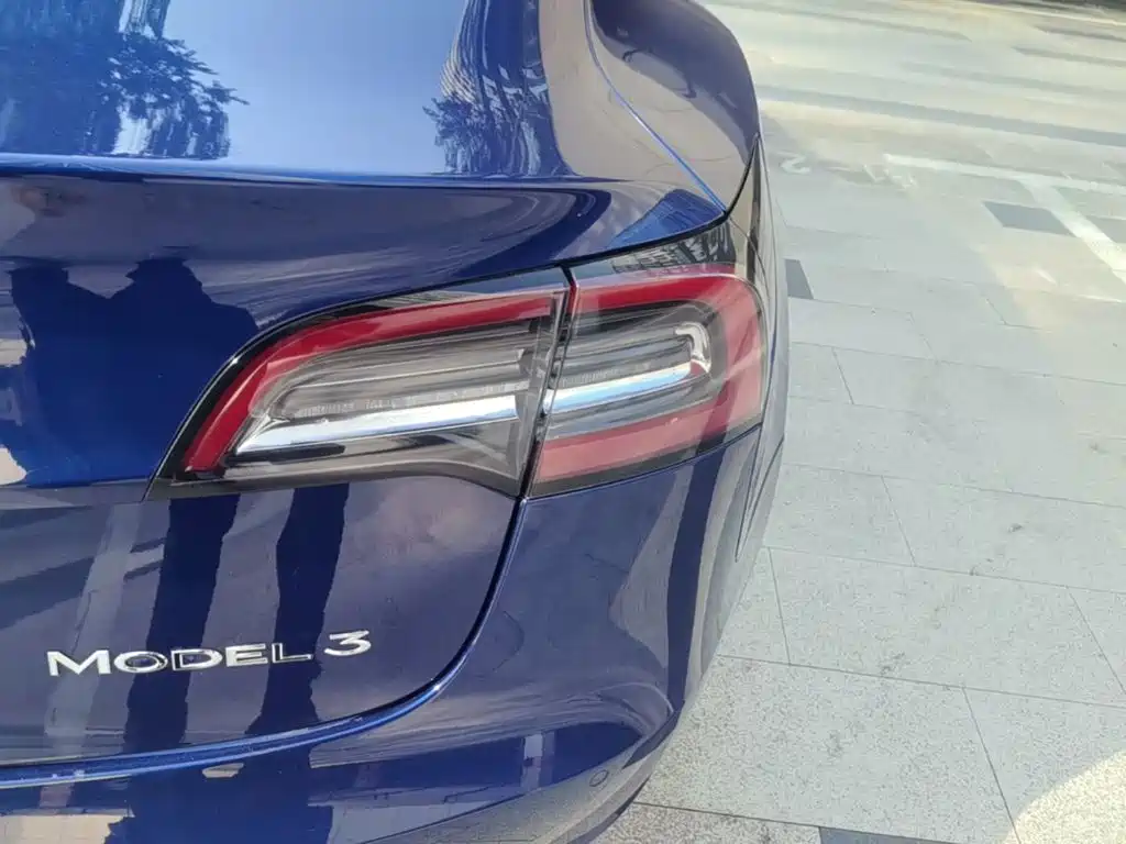 Tesla Model 3 — миниатюра 8