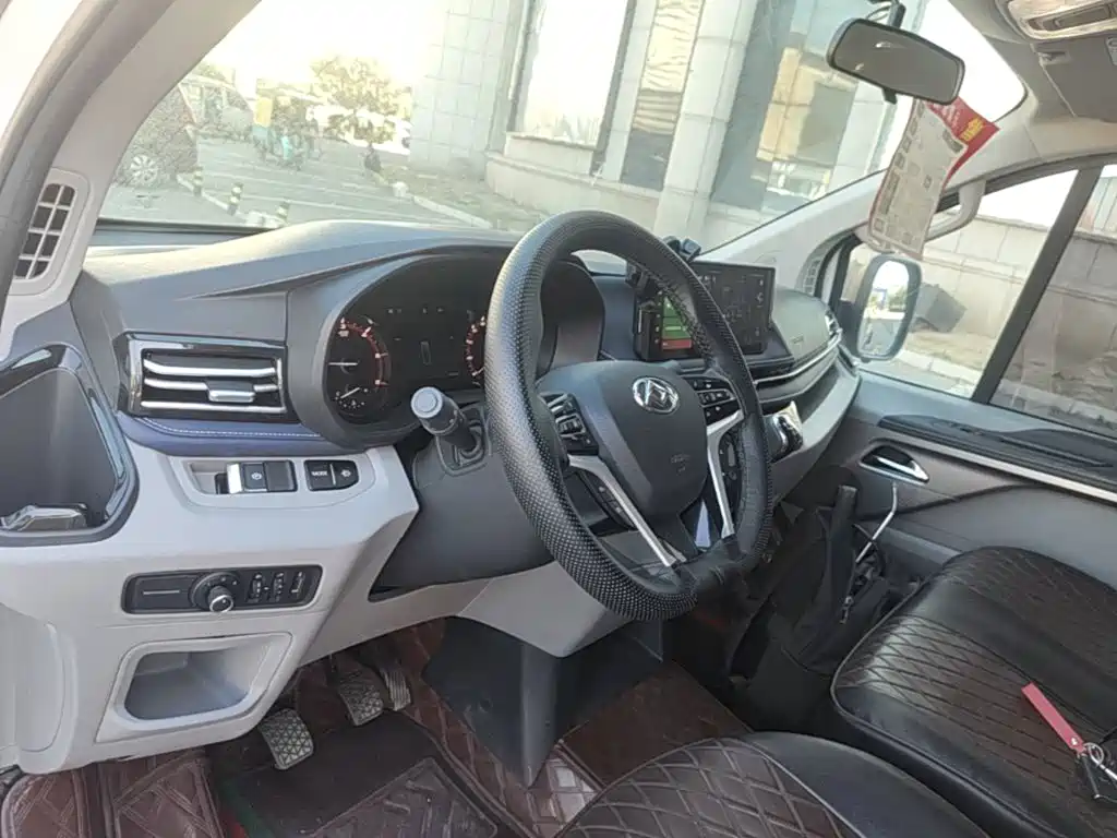 MAXUS V70 — миниатюра 10