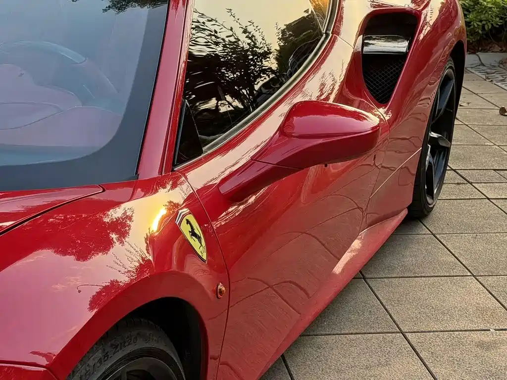 FERRARI 488