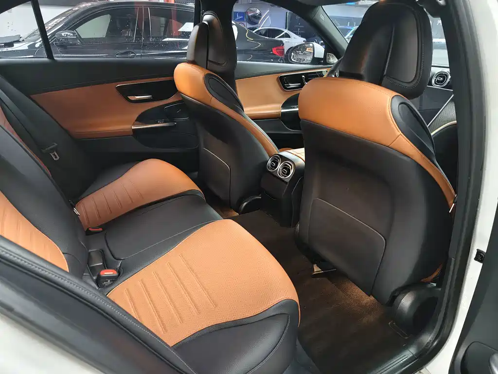 Mercedes-Benz C-Class — миниатюра 13