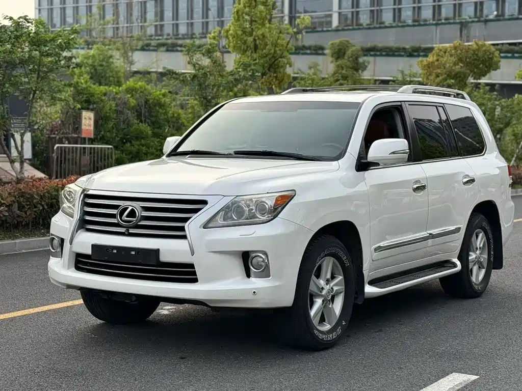 Lexus LX 2013