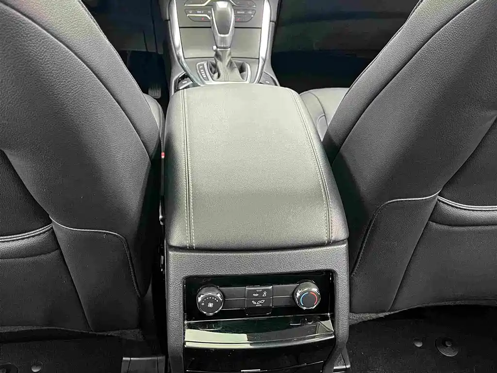 Ford Edge — миниатюра 4