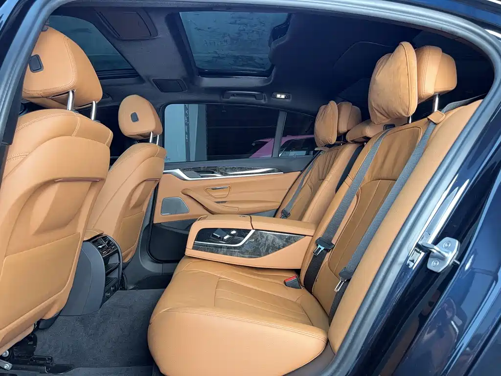BMW 5 Series — миниатюра 6