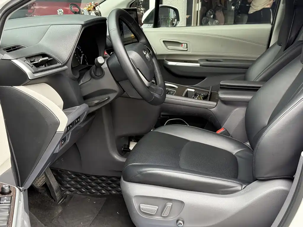 Toyota Sienna — миниатюра 7