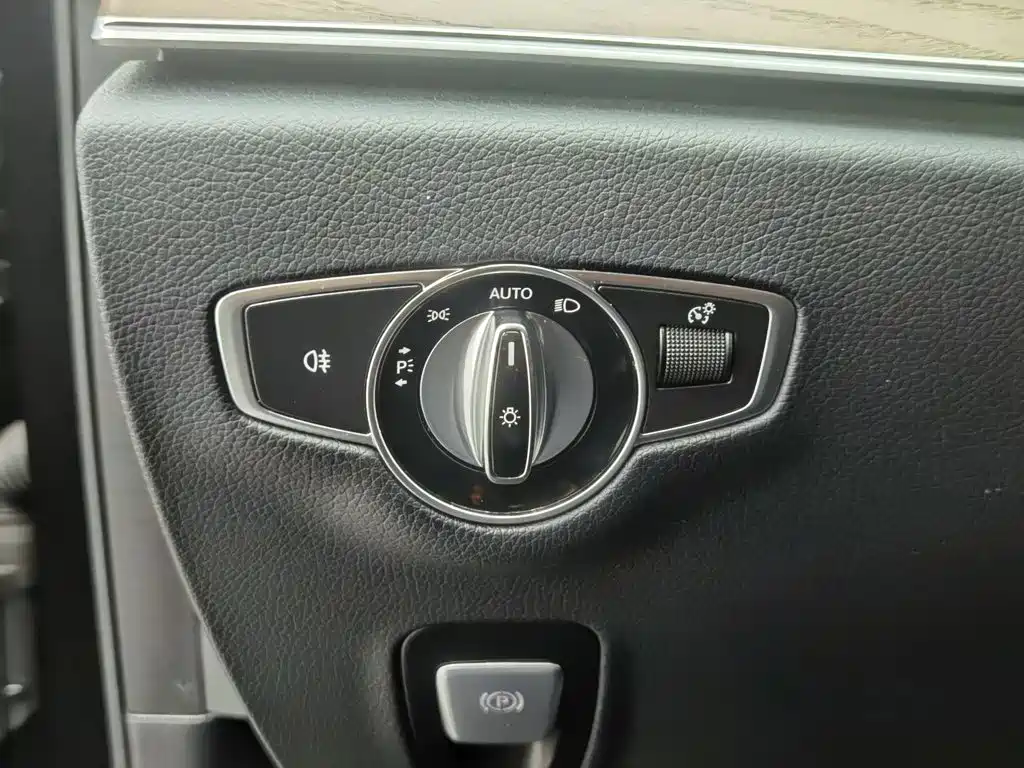Mercedes-Benz E-Class — миниатюра 21