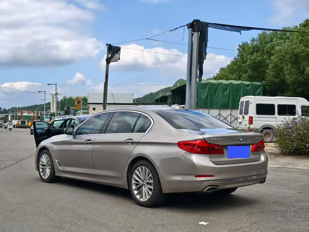 BMW 5 Series — миниатюра 3