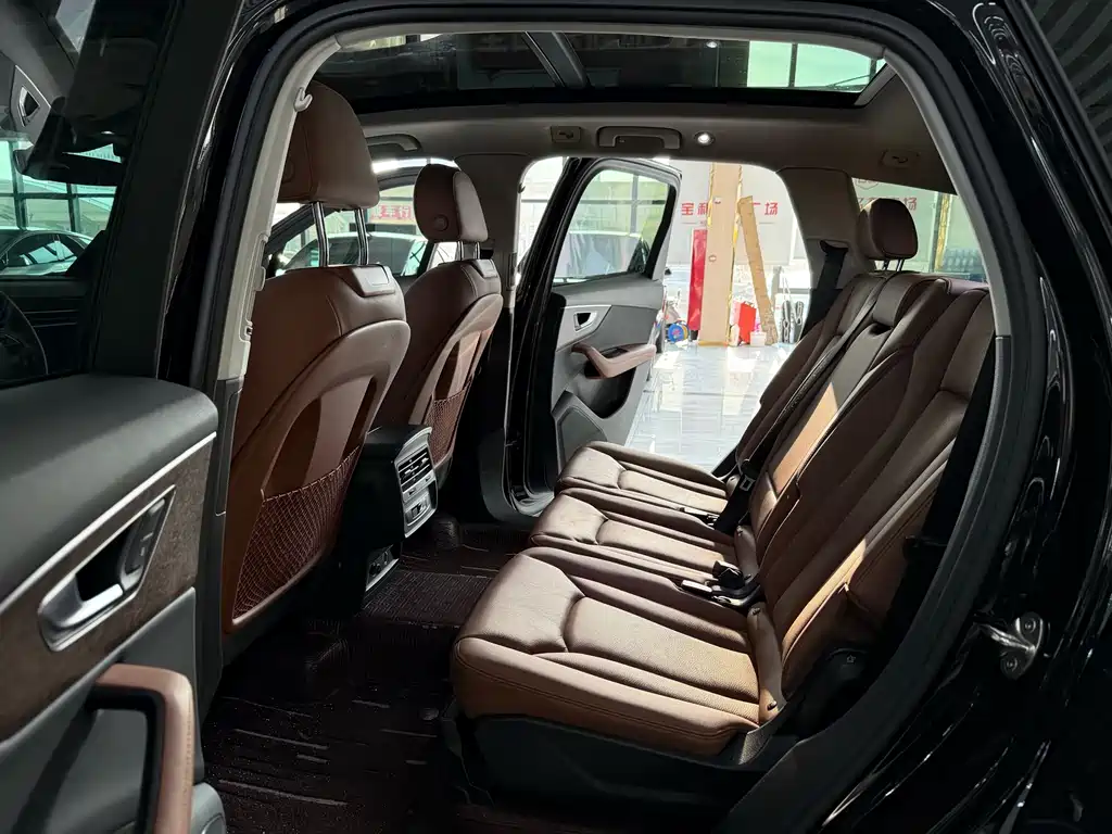 Audi Q7 2023 45 TFSI quattro S line Sport