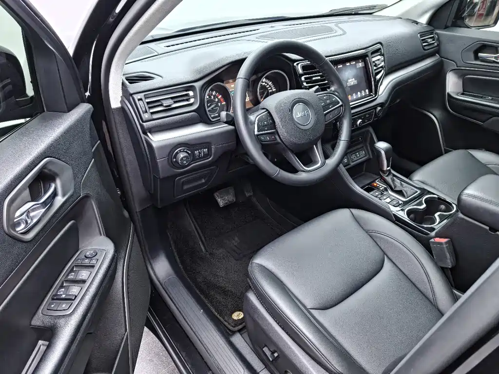 Jeep Grand Commander — миниатюра 9