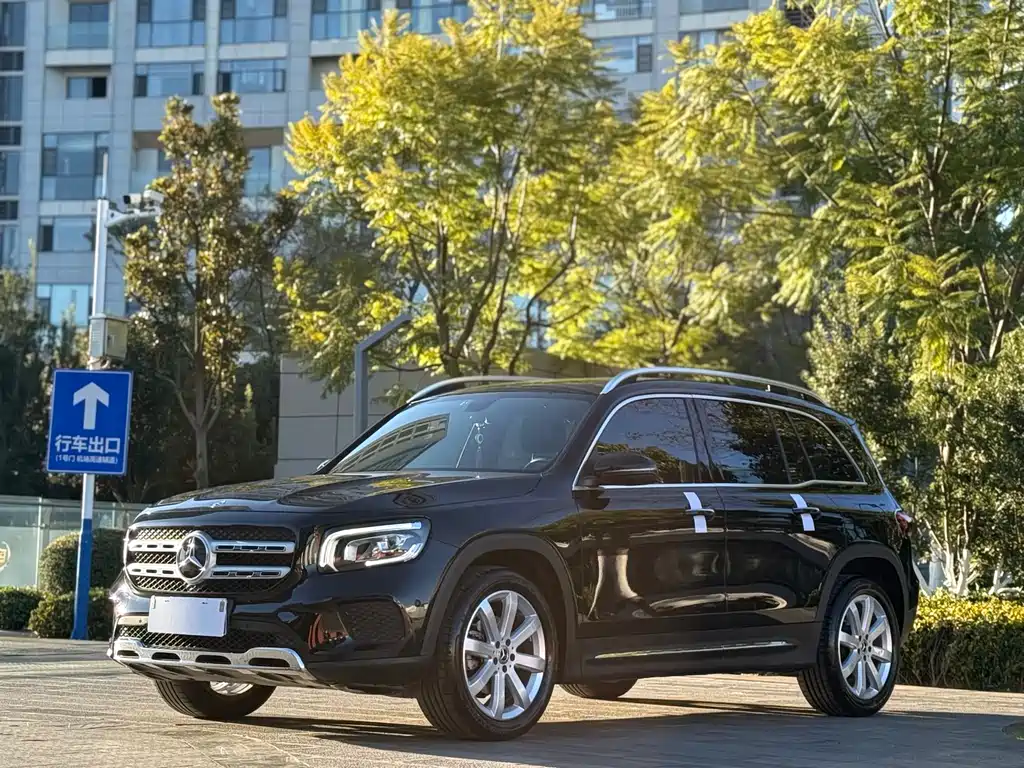 MERCEDES-BENZ GLB