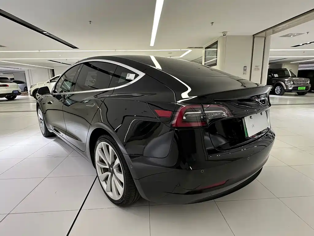 Tesla Model 3 — миниатюра 10