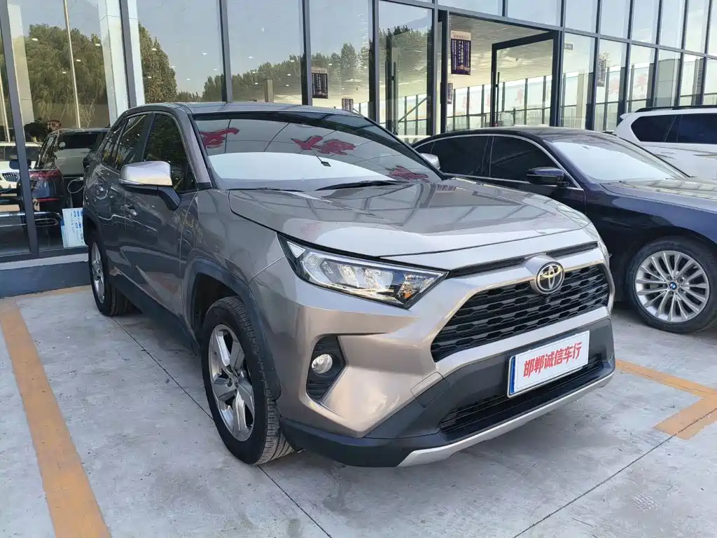 Toyota RAV4 — миниатюра 3