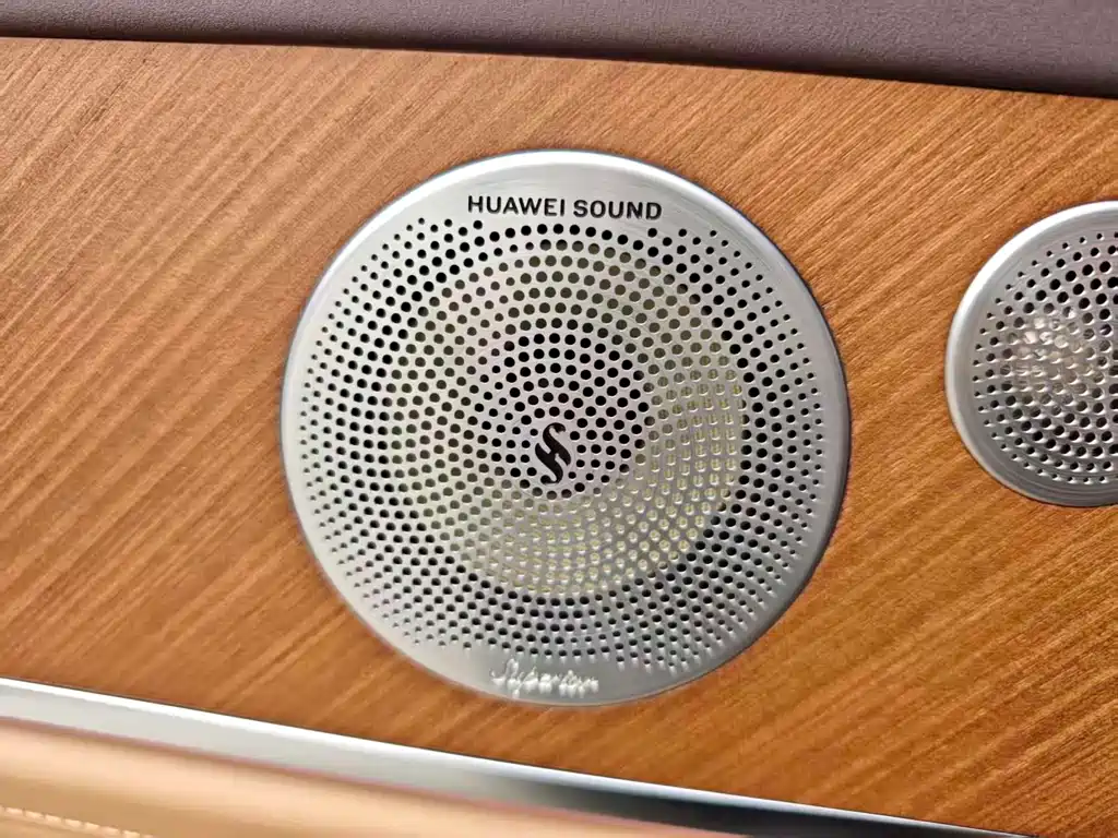 AITO ASK THE WORLD M9