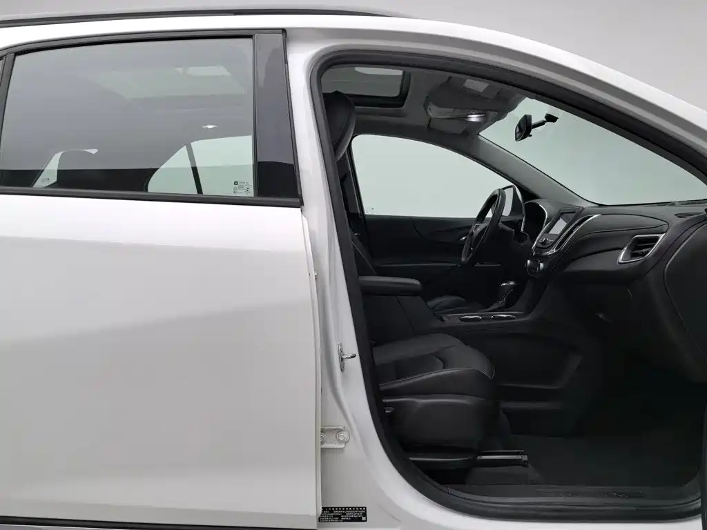 Chevrolet Equinox — миниатюра 23