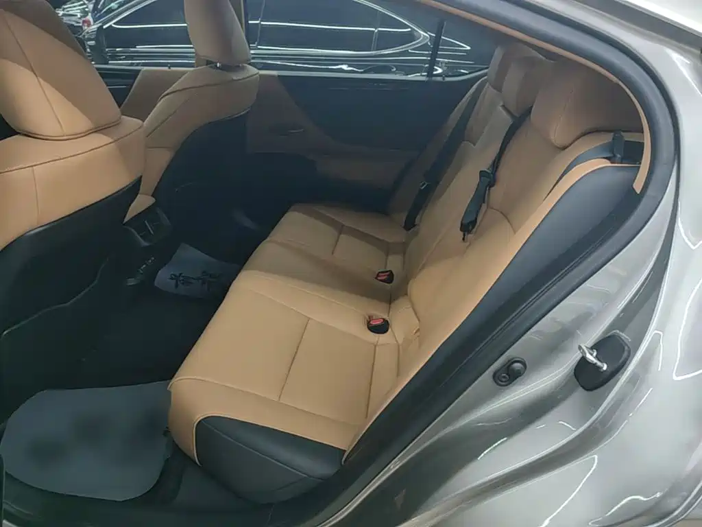 Lexus ES — миниатюра 17