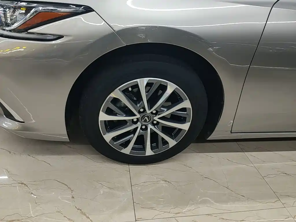 Lexus ES — миниатюра 23