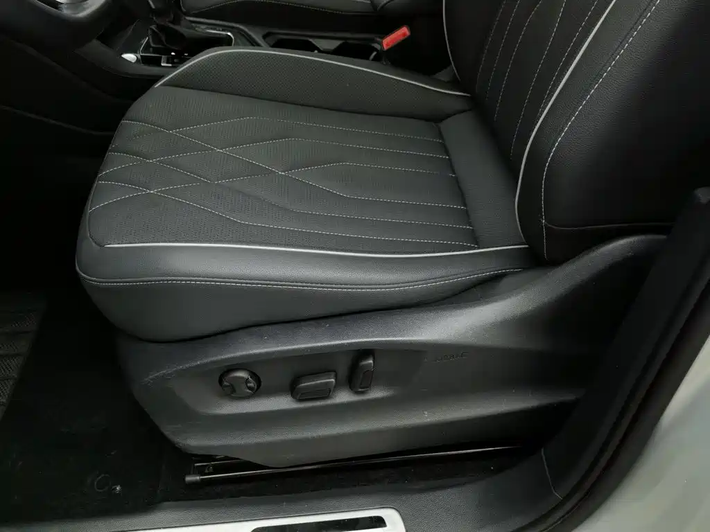 Volkswagen Tiguan L — миниатюра 20