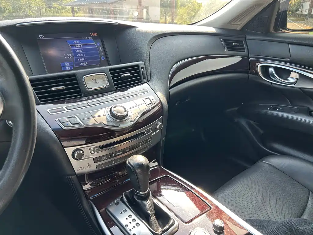Infiniti Q70 — миниатюра 15