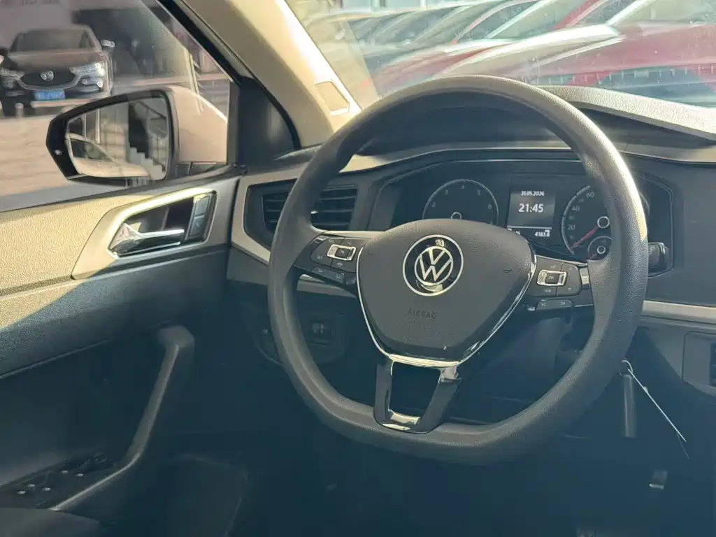 Volkswagen Polo Plus 1.5L Auto Vertical Passion Joy Live Edition, фото 13