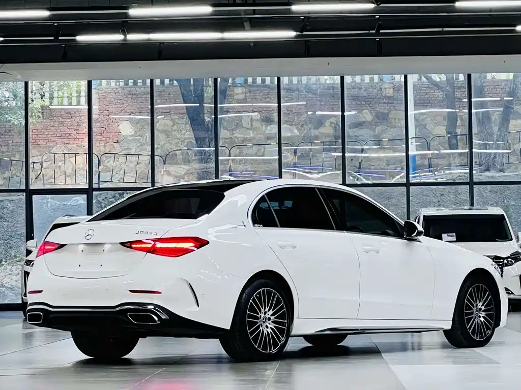 Mercedes-Benz C-Class — миниатюра 7