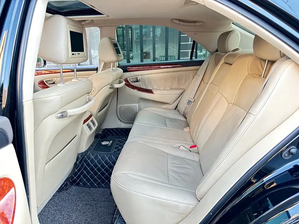 Toyota Crown — миниатюра 14