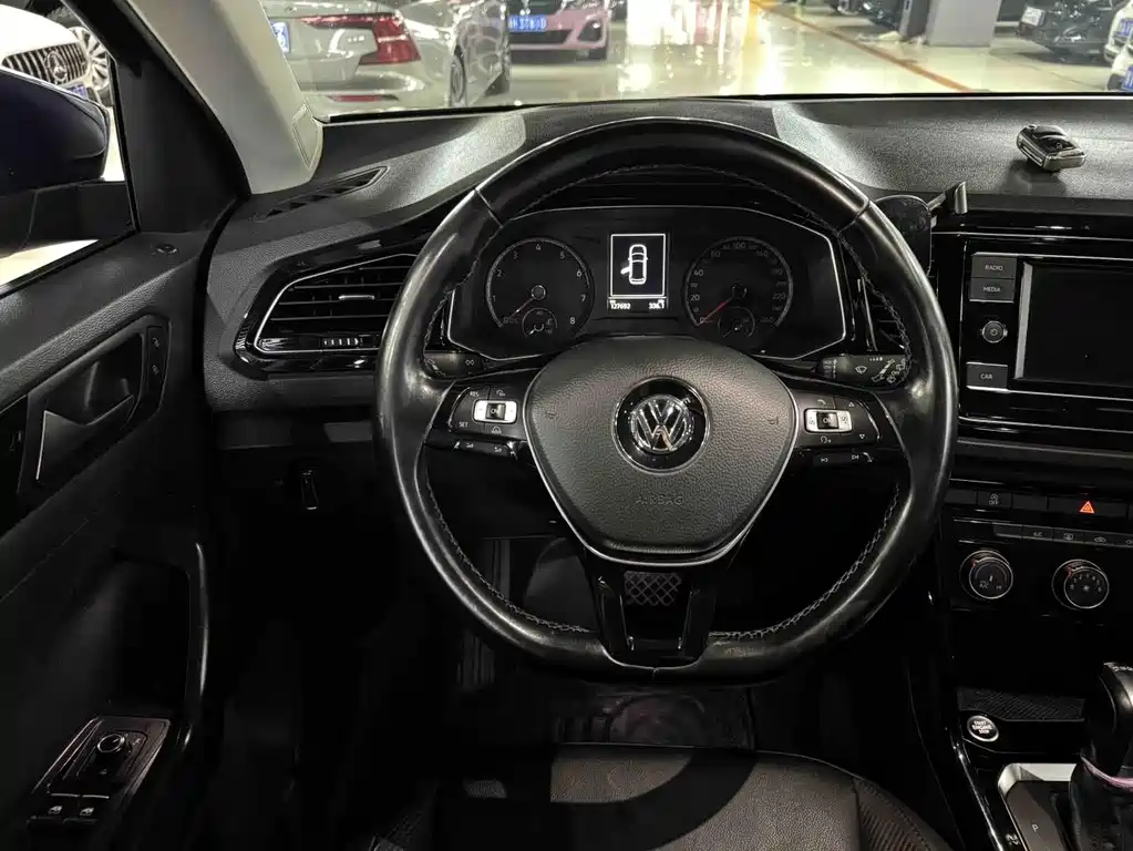 Volkswagen T-Roc — миниатюра 5
