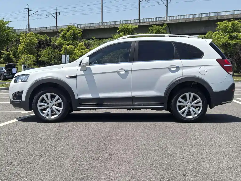 Chevrolet Captiva — миниатюра 3