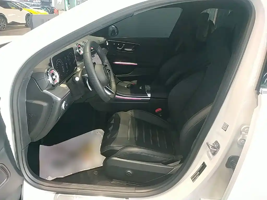 Mercedes-Benz C-Class — миниатюра 15