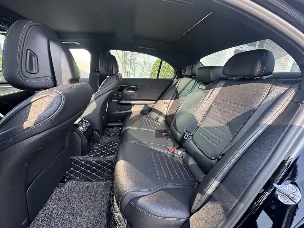 Mercedes-Benz C-Class — миниатюра 16