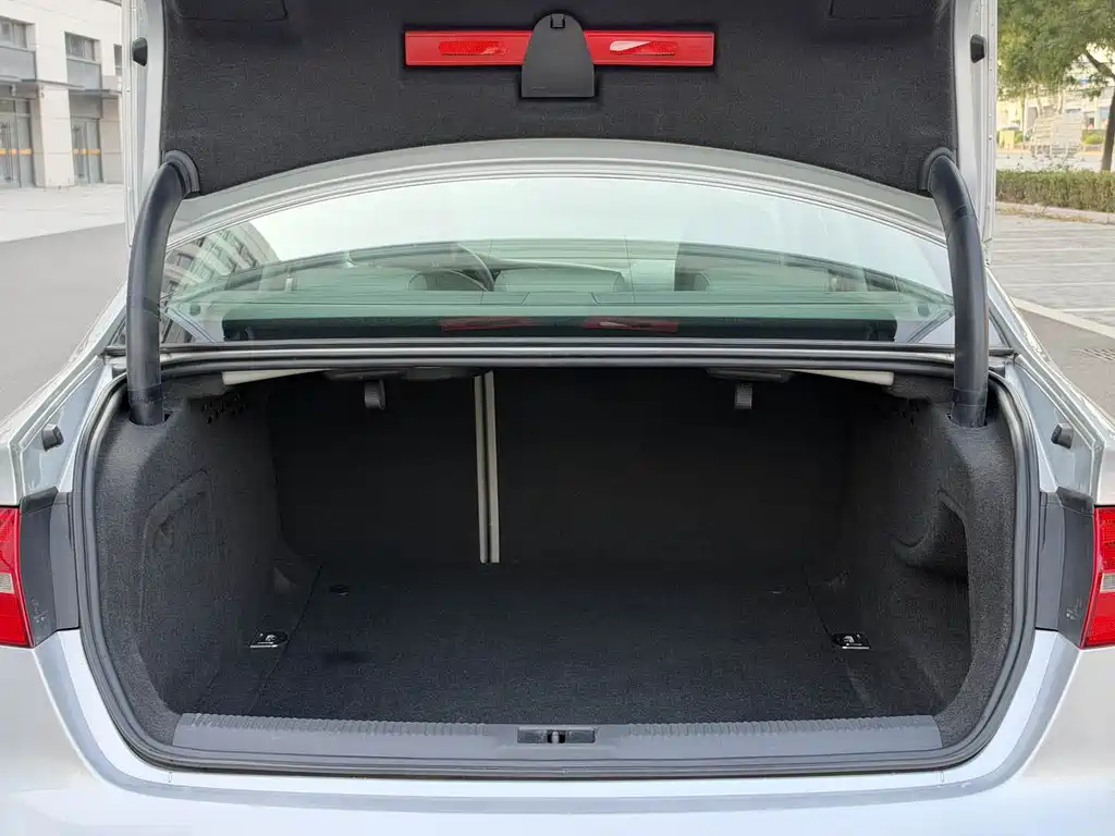 Audi A4L — миниатюра 14