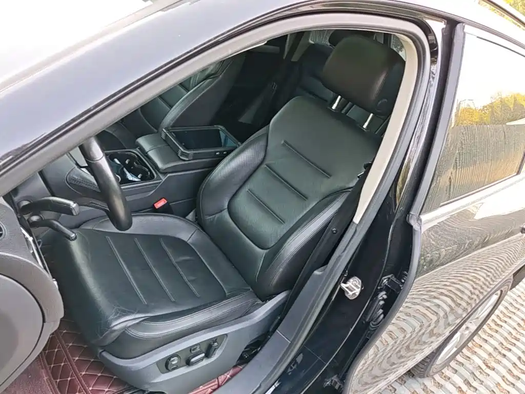 Volkswagen Touareg — миниатюра 15