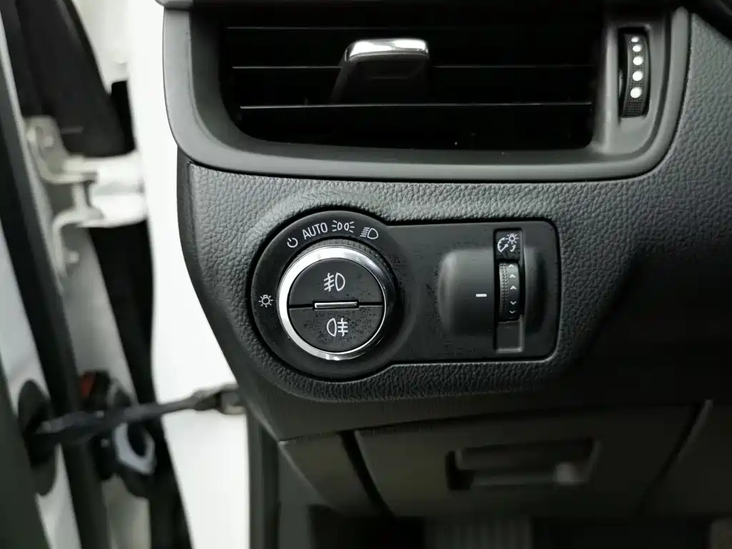 Buick Envision Plus — миниатюра 21
