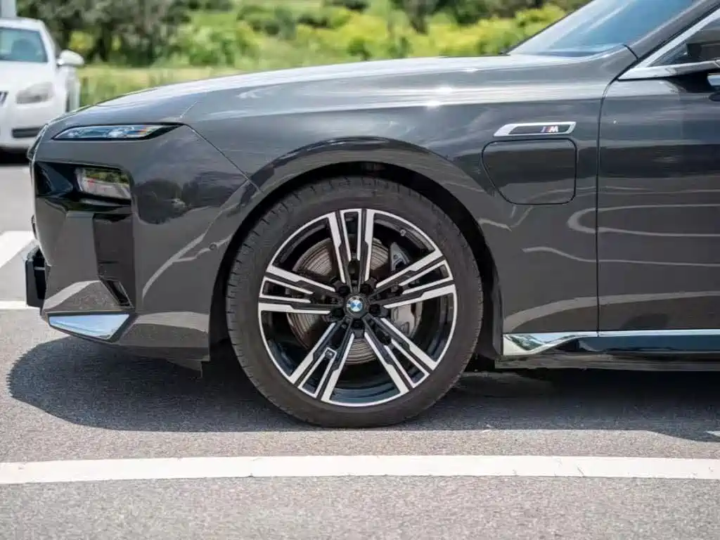 BMW i7 — миниатюра 13