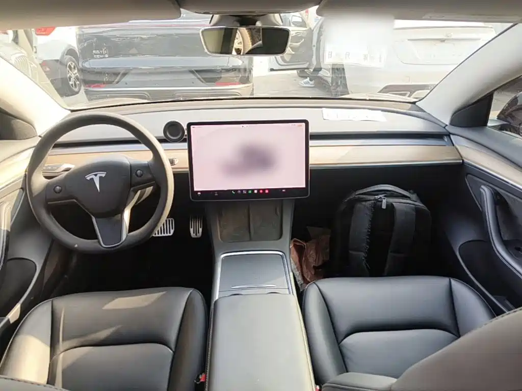 Tesla Model 3 — миниатюра 10