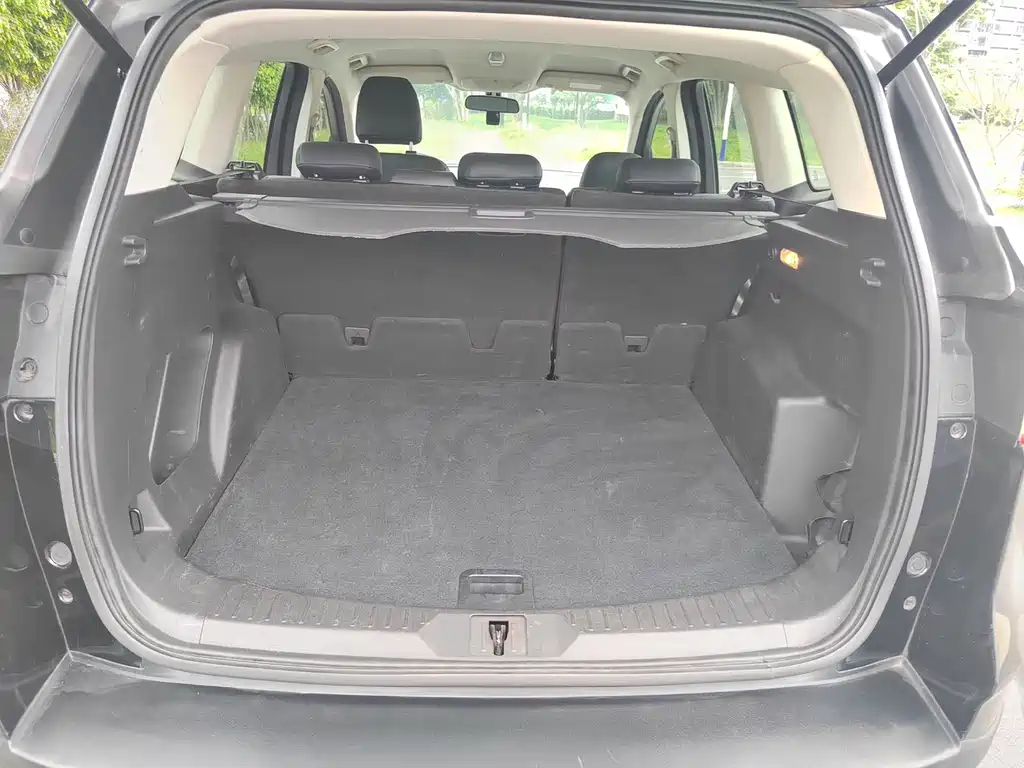 Ford Kuga — миниатюра 16