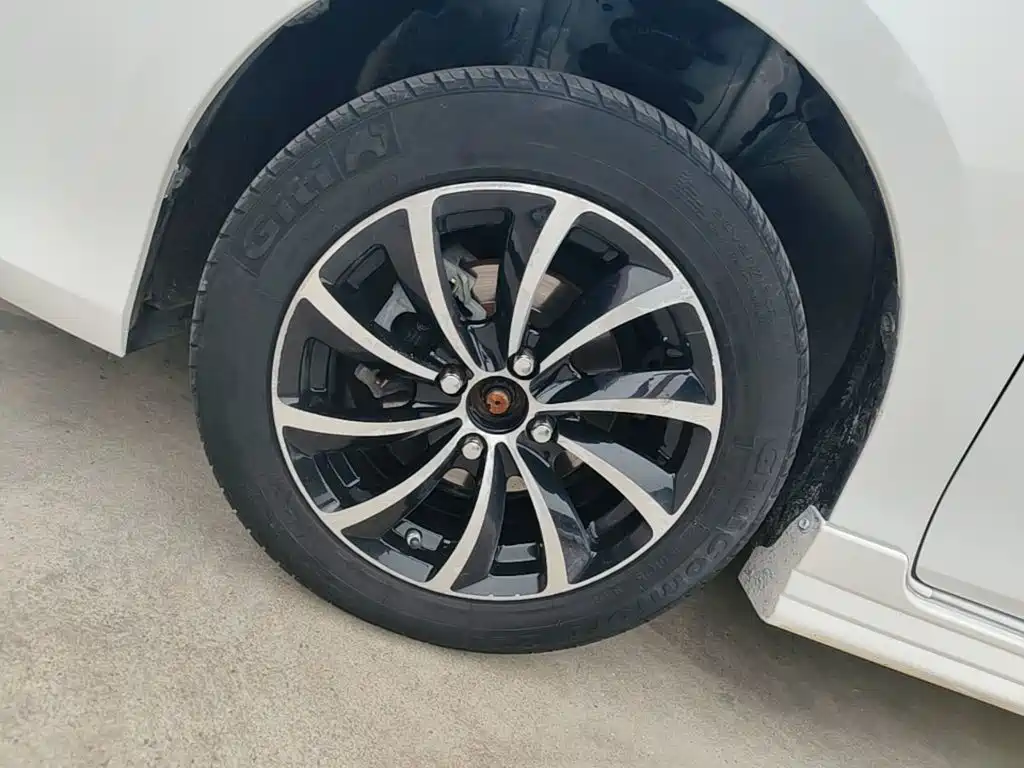 Toyota Yaris L — миниатюра 23