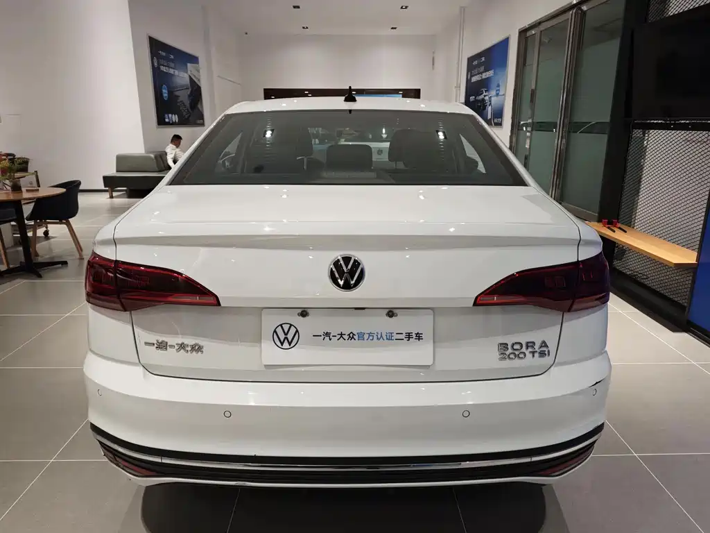 VOLKSWAGEN BORA