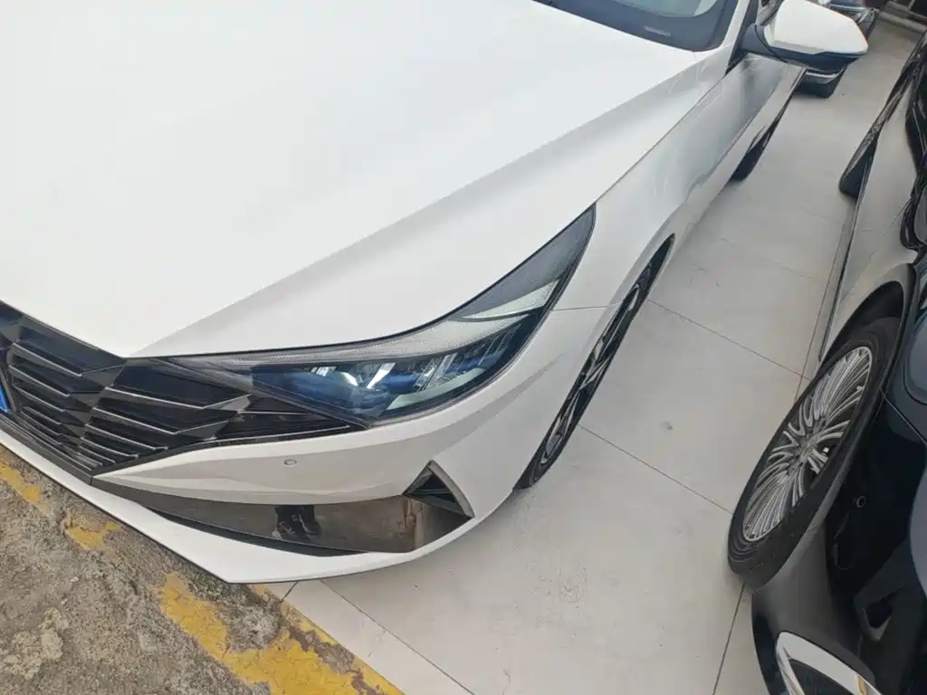 Hyundai Elantra — миниатюра 24