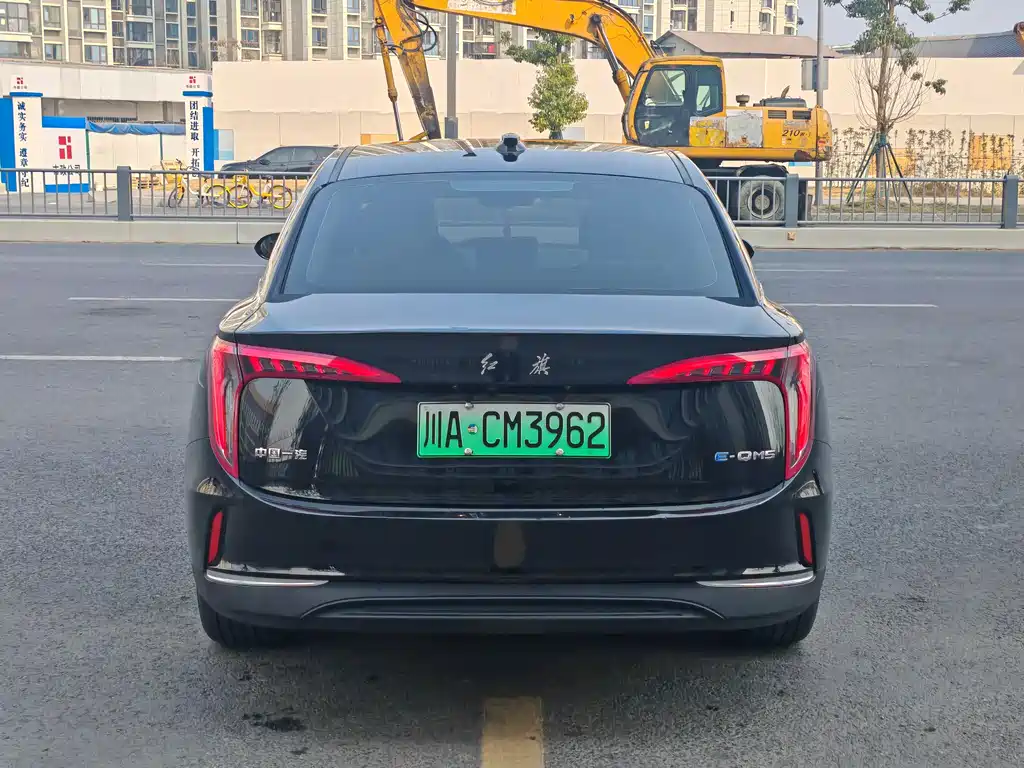 Hongqi HONGQI E QM5