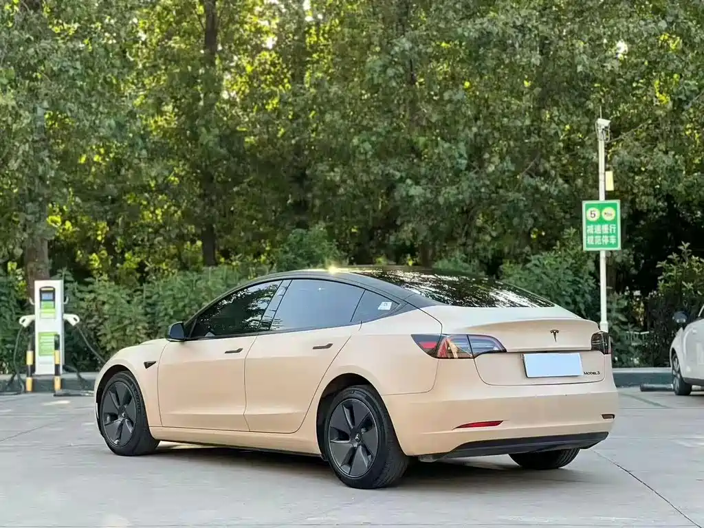 Tesla Model 3 — миниатюра 9