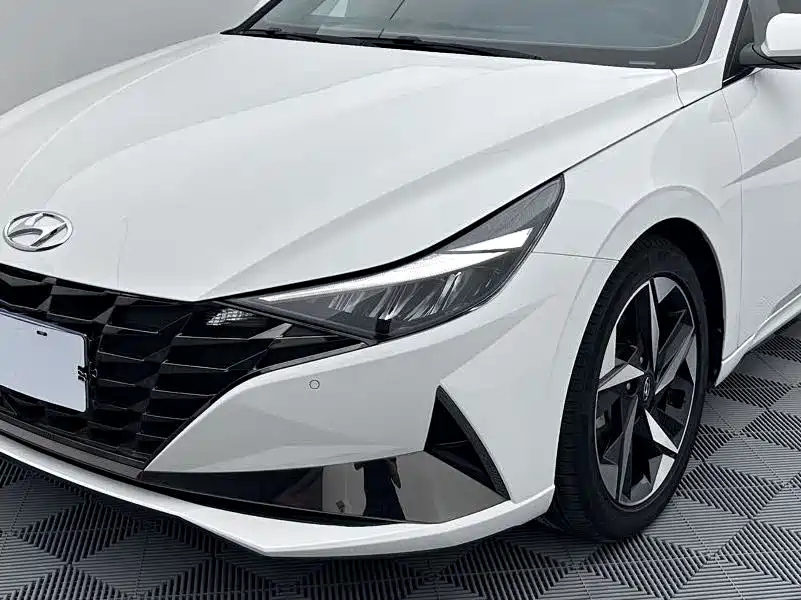 Hyundai Elantra — миниатюра 7