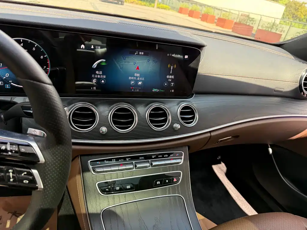 Mercedes-Benz E-Class — миниатюра 25