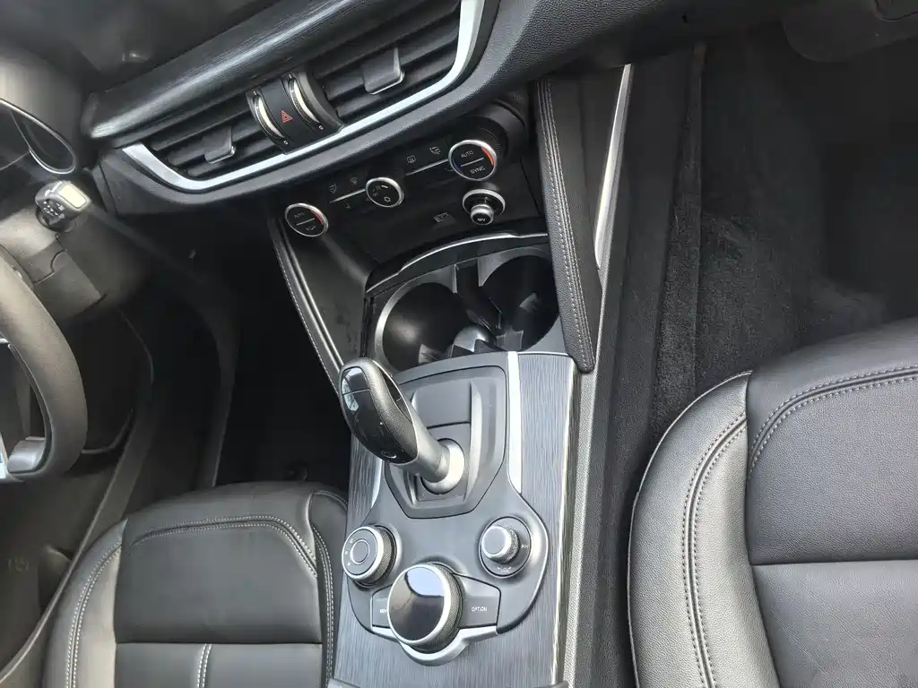 Alfa Romeo Stelvio — миниатюра 9